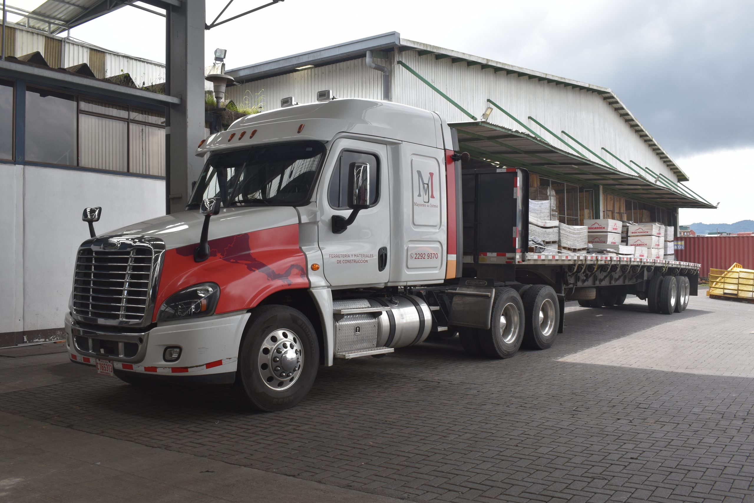 Contamos con el transporte adecuado para sus materiales